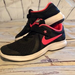EUC NIKE FLYEASE REVOLUTION 4 SHOES
